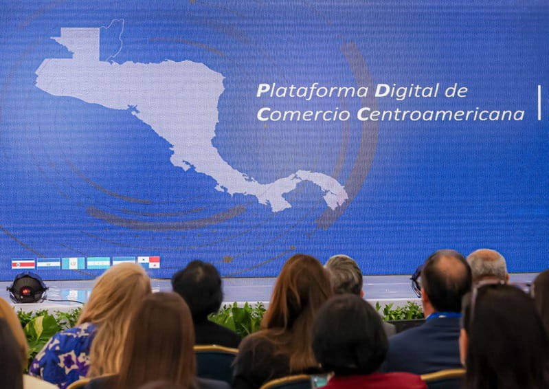 lanzan-plataforma-digital-de-comercio-centroamericana-en-el-salvador